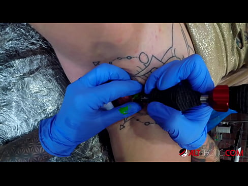 ❤️ Fìor tattooed hottie Sully Savage fhuair tattoo air a clitoris ️❌  Gnè càileachd  aig gd.elitemangas.top ❌️